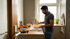 Karottenroulade mit weißer Schokolade: saftig, schnell gebacken und herrlich cremig