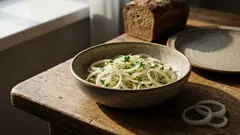 Zwiebelsalat wie bei Oma: der 10‑Minuten-Trick, damit er mild und saftig wird