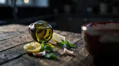 Marinierte Caprese aus der Schüssel: 10-Minuten-Antipasti mit Tomaten, Oliven und Mozzarella